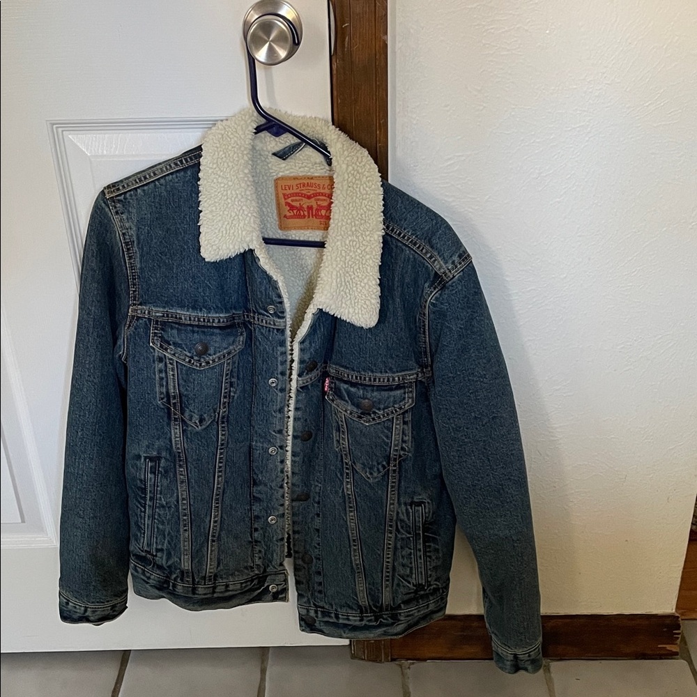 Levi's Classic Blue Denim Jacket with Cream Lining